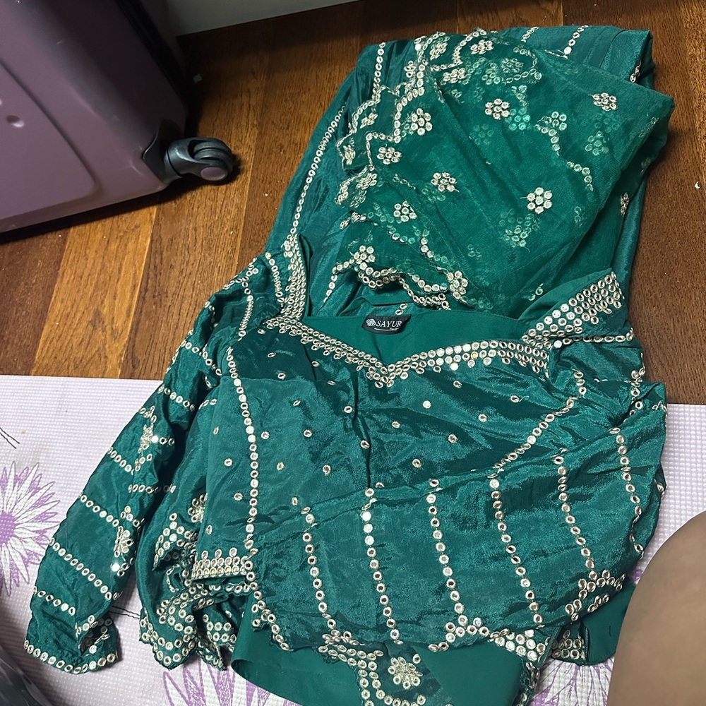Green lehnga choli, full sleeve. For Indian wear. Light weight lehnga